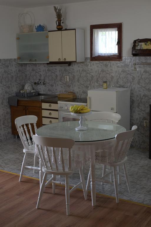 Apartment Honey And Milk Vrdnik Exterior foto