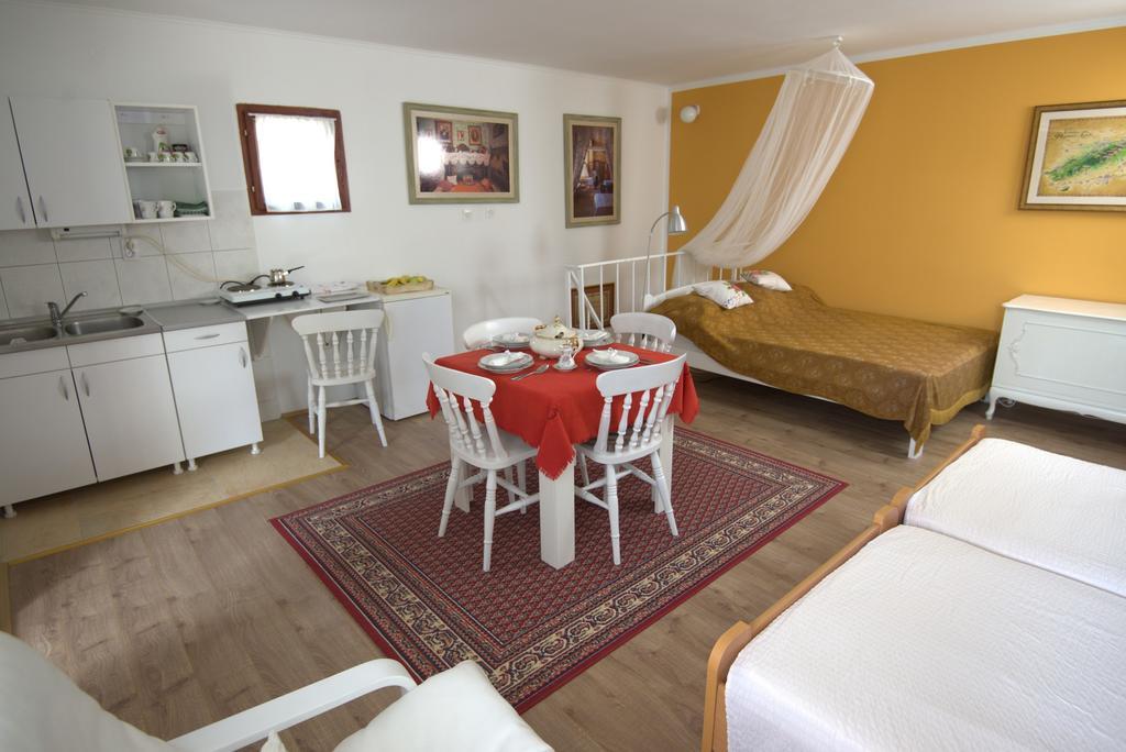 Apartment Honey And Milk Vrdnik Exterior foto